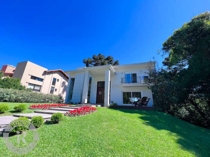 CASA DE 4 DORMITÓRIOS EM CANELA