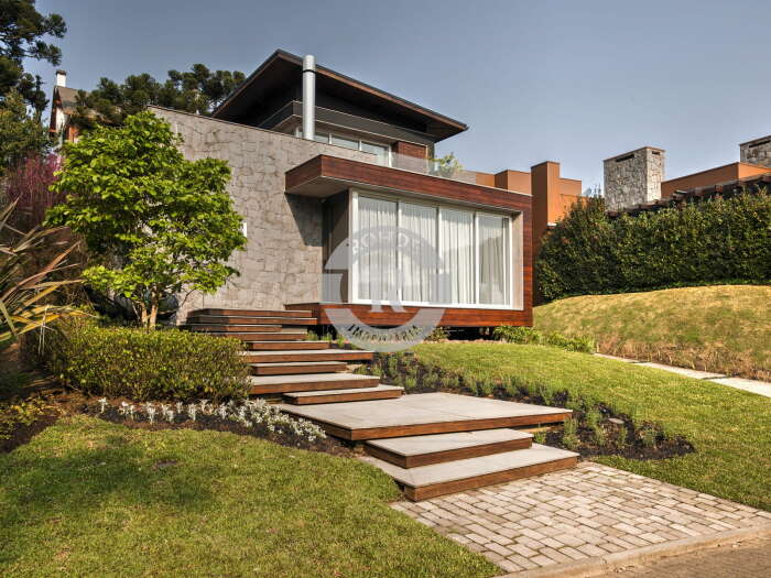 CASA DE 3 DORMITÓRIOS EM GRAMADO