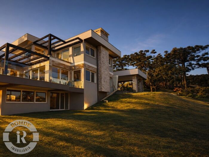 CASA DE 4 DORMITÓRIOS EM CANELA