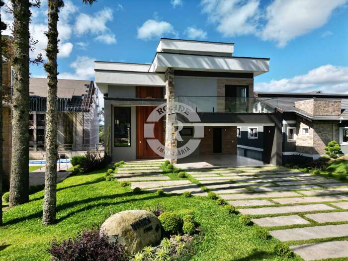 CASA DE 3 DORMITÓRIOS EM CANELA