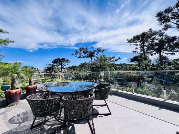 CASA DE 4 DORMITÓRIOS EM CANELA