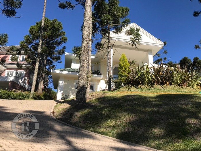 CASA DE 3 DORMITÓRIOS EM GRAMADO