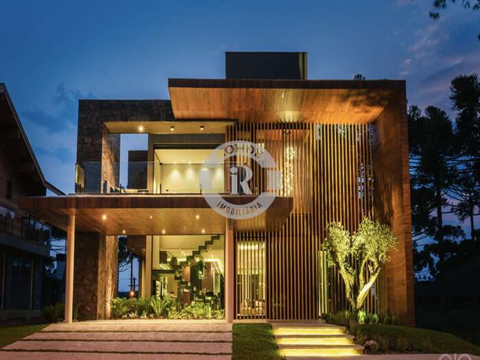 CASA DE 4 DORMITÓRIOS EM GRAMADO