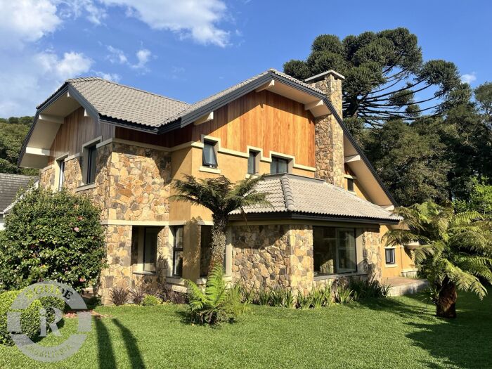 CASA DE 4 DORMITÓRIOS EM CANELA