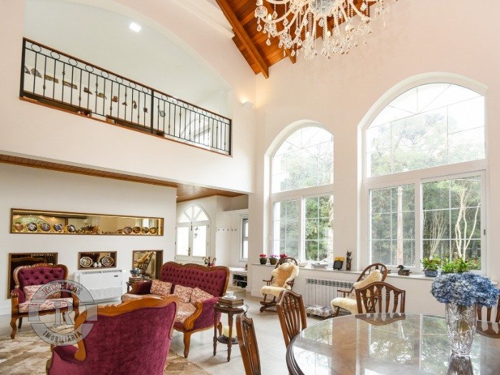 CASA DE 4 DORMITÓRIOS EM CANELA