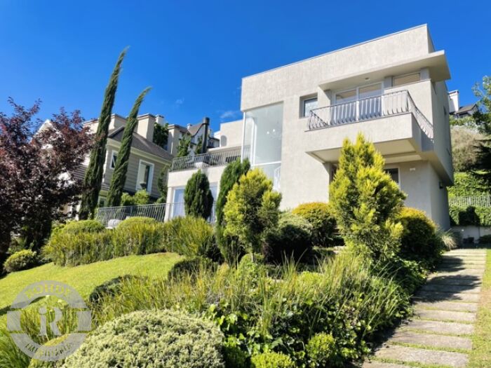 CASA DE 3 DORMITÓRIOS EM GRAMADO