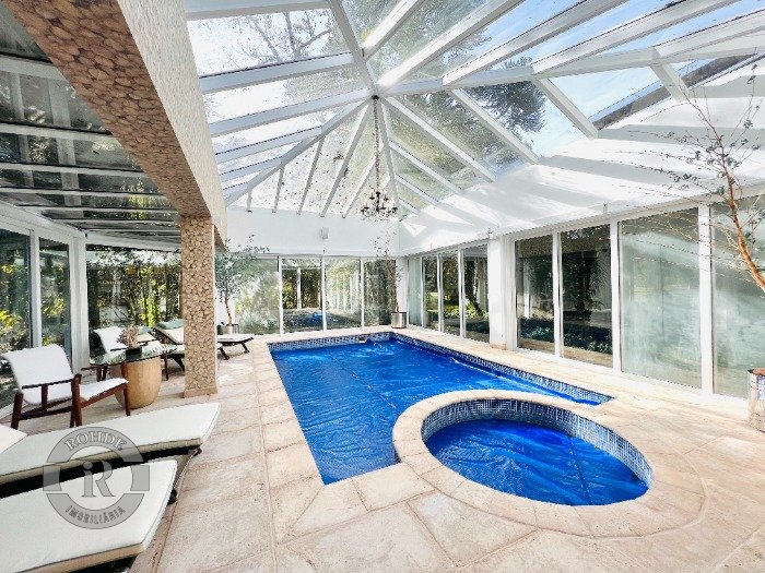 CASA DE 5 DORMITÓRIOS EM CANELA