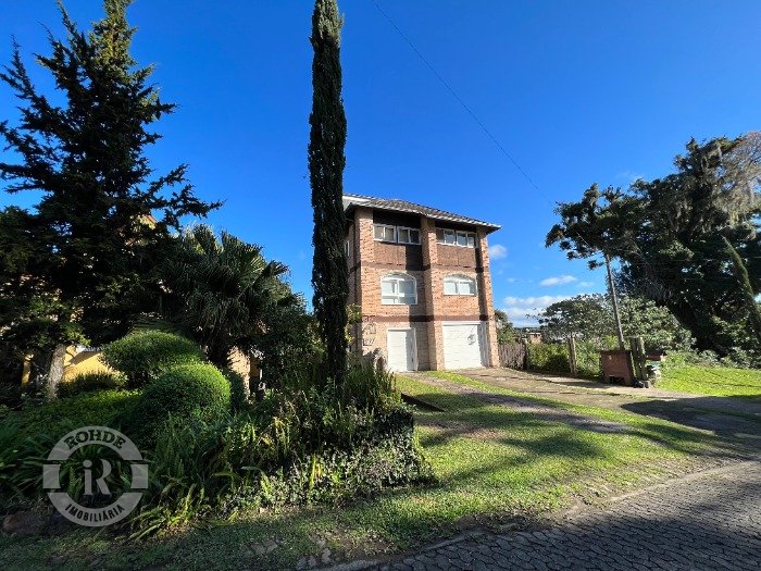 CASA DE 4 DORMITÓRIOS EM CANELA