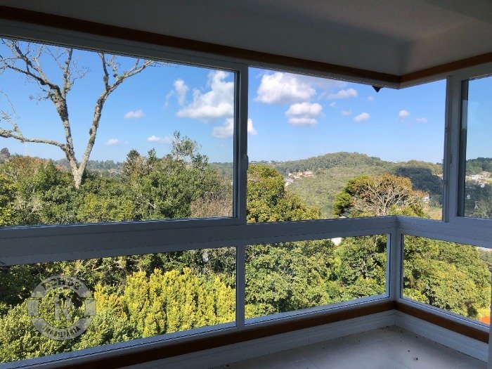 APARTAMENTO DE 2 DORMITÓRIOS EM GRAMADO