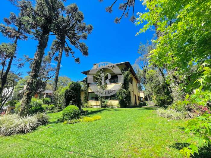 CASA DE 4 DORMITÓRIOS EM CANELA