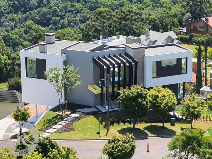 CASA DE 4 DORMITÓRIOS EM GRAMADO