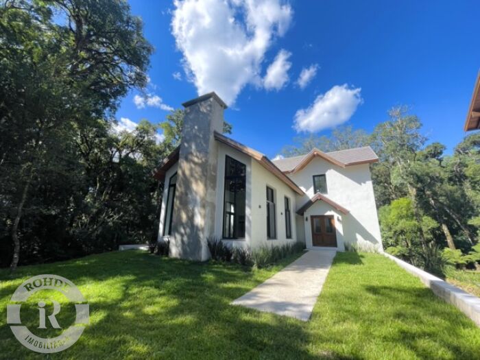 CASA DE 3 DORMITÓRIOS EM GRAMADO