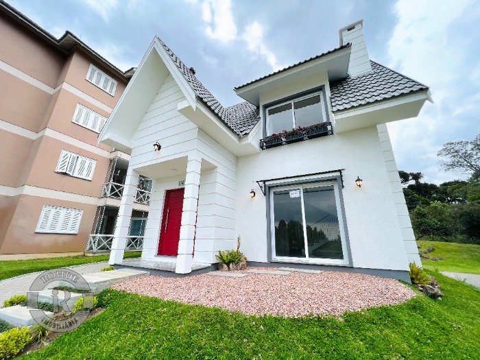 CASA DE 3 DORMITÓRIOS EM CANELA