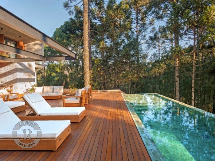 CASA DE 4 DORMITÓRIOS EM GRAMADO