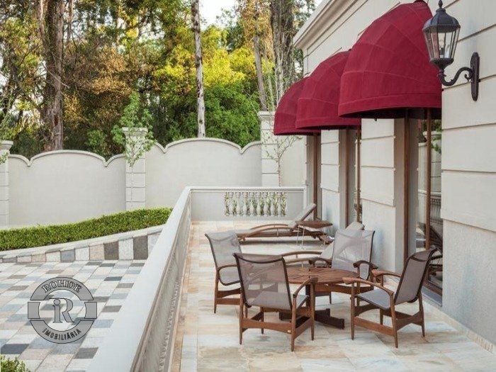 APARTAMENTO DE 4 DORMITÓRIOS EM GRAMADO