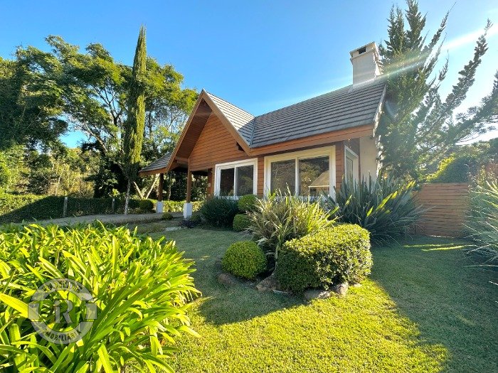 CASA DE 3 DORMITÓRIOS EM CANELA