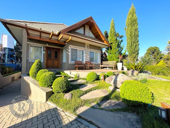 CASA DE 4 DORMITÓRIOS EM CANELA