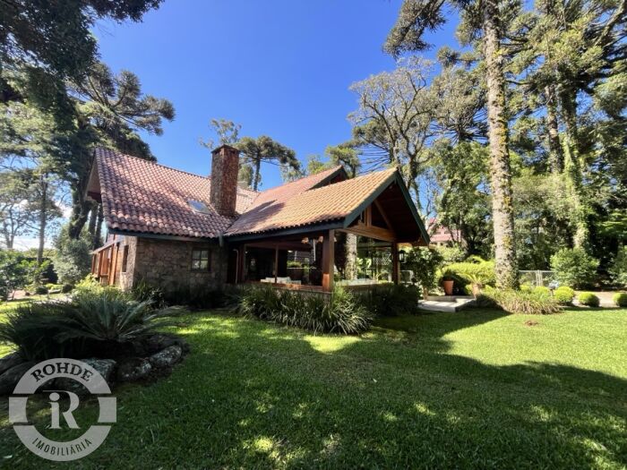 CASA DE 4 DORMITÓRIOS EM CANELA