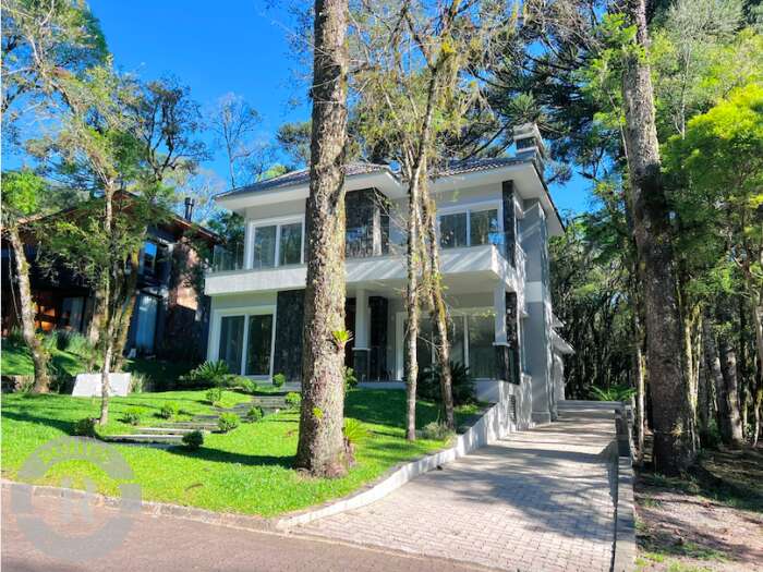 CASA DE 3 DORMITÓRIOS EM CANELA