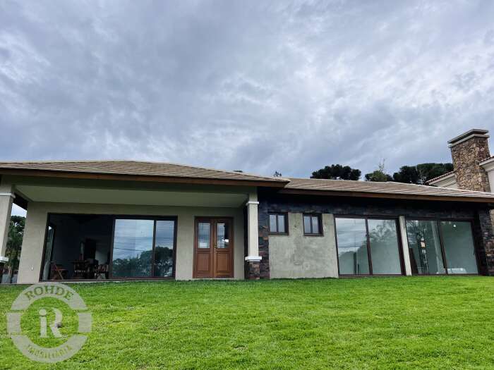 CASA DE 6 DORMITÓRIOS EM CANELA