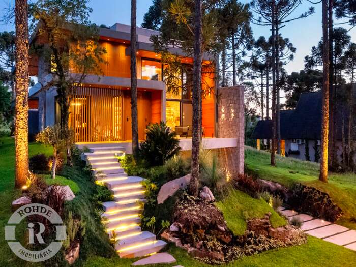 CASA DE 5 DORMITÓRIOS EM GRAMADO