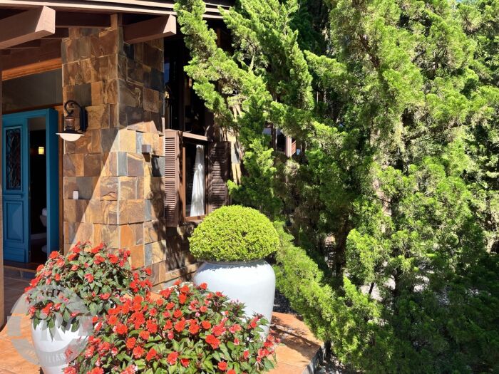 CASA DE 3 DORMITÓRIOS EM CANELA