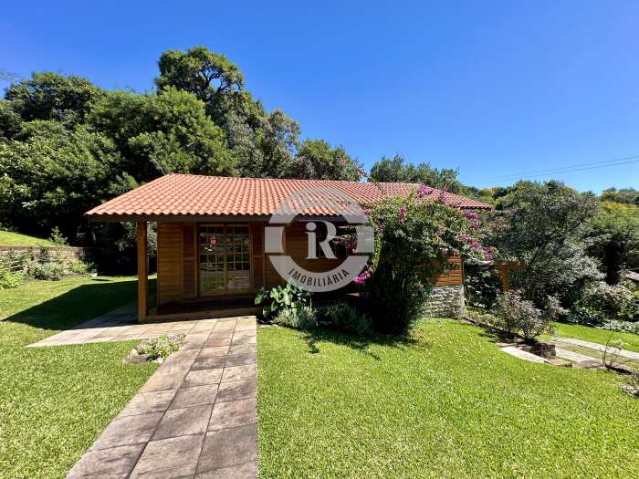 CASA DE 2 DORMITÓRIOS EM CANELA