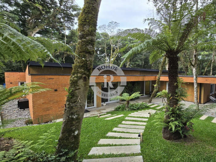 CASA DE 4 DORMITÓRIOS EM GRAMADO
