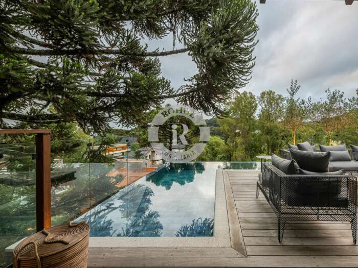 CASA DE 4 DORMITÓRIOS EM GRAMADO