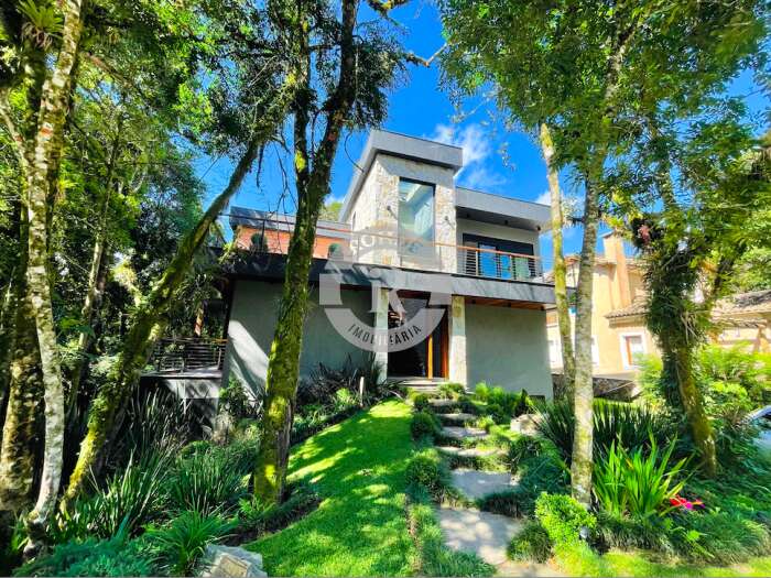 CASA DE 4 DORMITÓRIOS EM CANELA