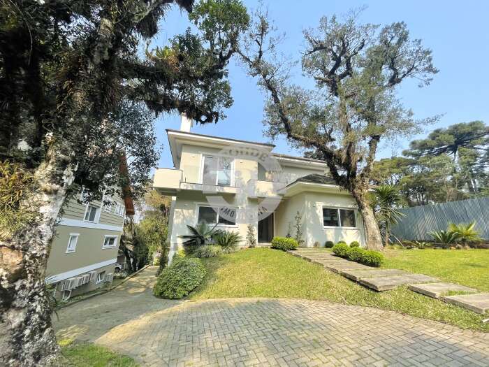 CASA DE 4 DORMITÓRIOS EM CANELA