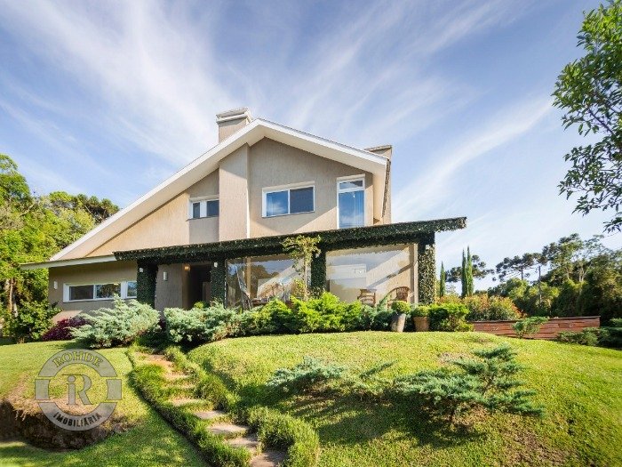 CASA DE 4 DORMITÓRIOS EM CANELA