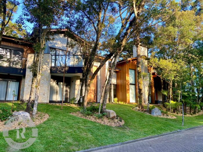 CASA DE 5 DORMITÓRIOS EM CANELA