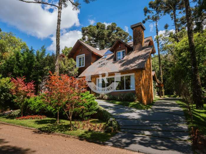 CASA DE 5 DORMITÓRIOS EM CANELA