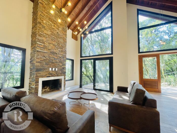 CASA DE 3 DORMITÓRIOS EM CANELA