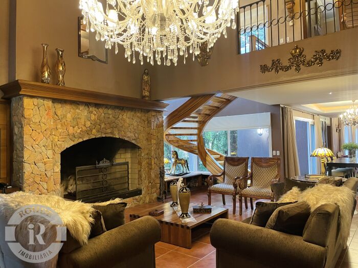 CASA DE 3 DORMITÓRIOS EM CANELA