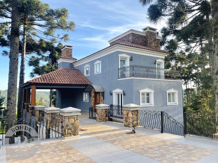 CASA DE 4 DORMITÓRIOS EM GRAMADO