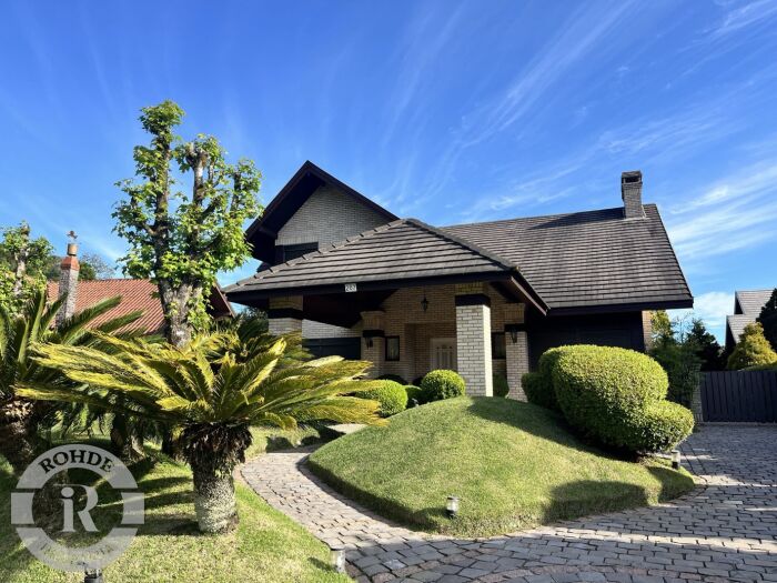 CASA DE 5 DORMITÓRIOS EM CANELA