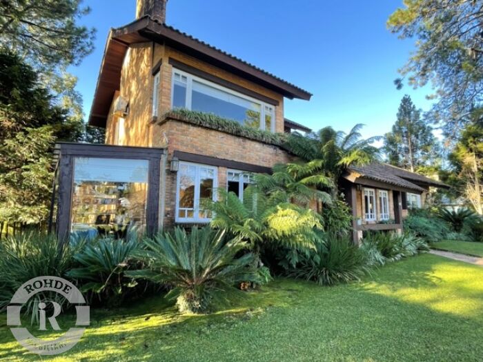 CASA DE 3 DORMITÓRIOS EM CANELA