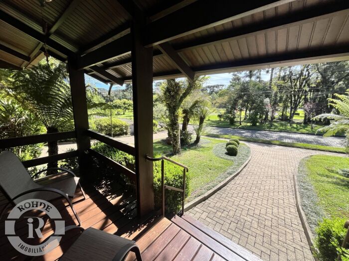 CASA DE 5 DORMITÓRIOS EM CANELA