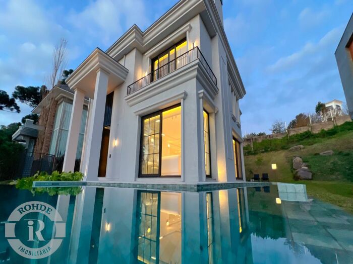 CASA DE 4 DORMITÓRIOS EM GRAMADO