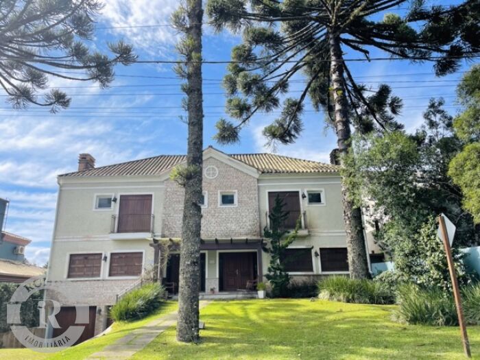 CASA DE 6 DORMITÓRIOS EM CANELA