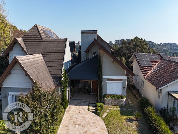 CASA DE 3 DORMITÓRIOS EM CANELA