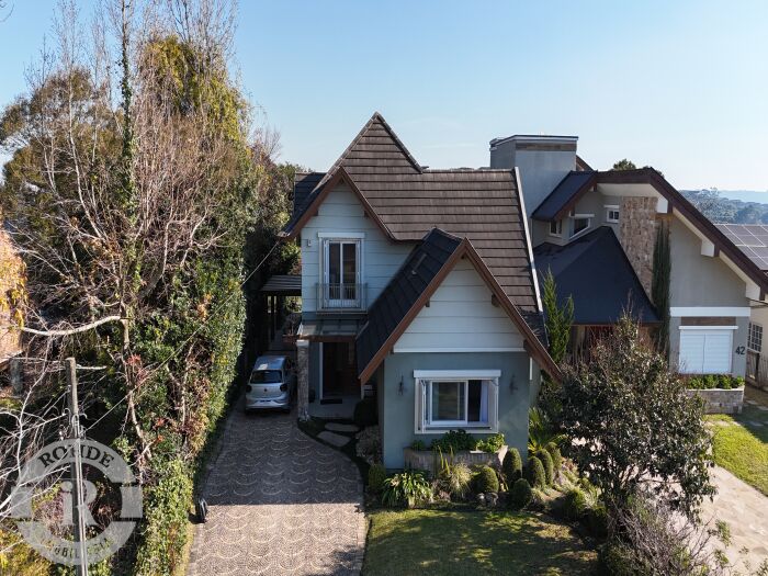 CASA DE 3 DORMITÓRIOS EM CANELA