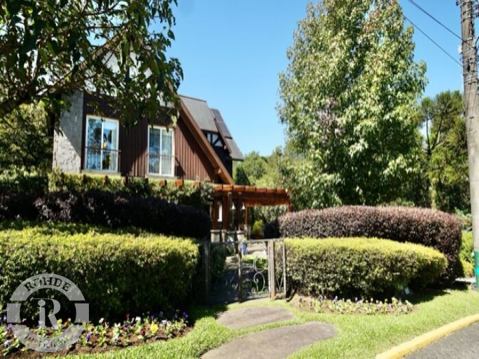 CASA DE 4 DORMITÓRIOS EM GRAMADO