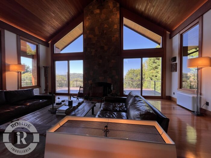 CASA DE 4 DORMITÓRIOS EM CANELA